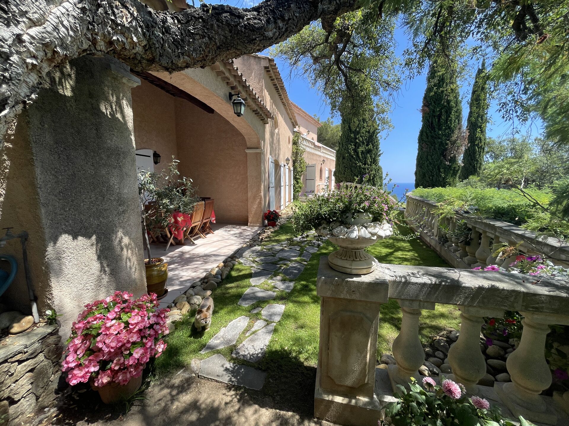 Vue depuis la terrasse de la villa sur le Golfe de Saint-Tropez